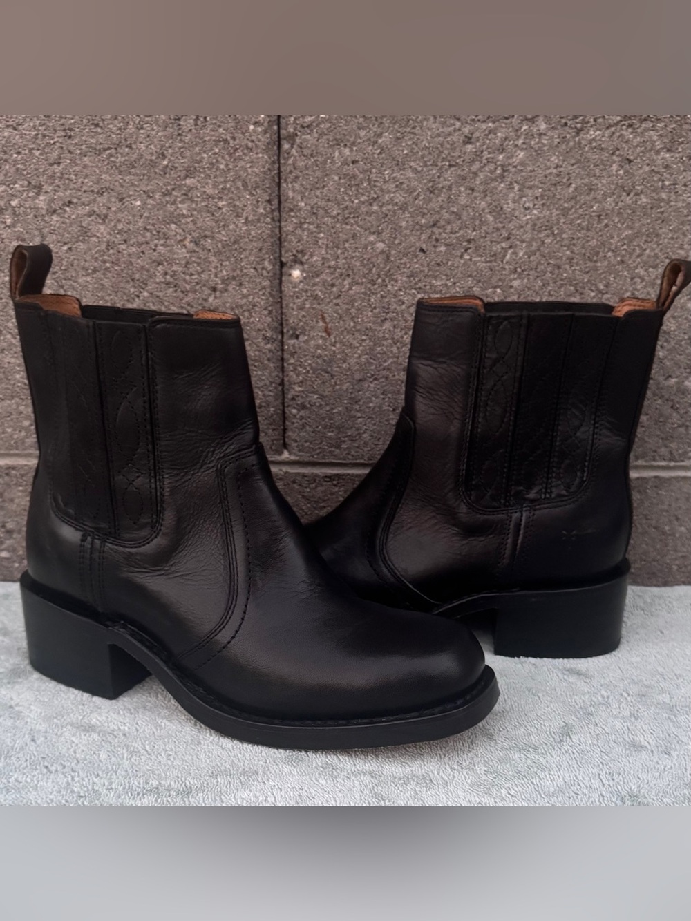 Frye Campus Chelsea Women boots Black Leather Size 7 B